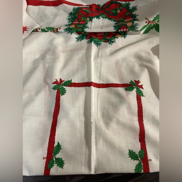 VTG pretty Cotton printed Christmas Tablecloth. Unbranded. - Picture 6 of 6